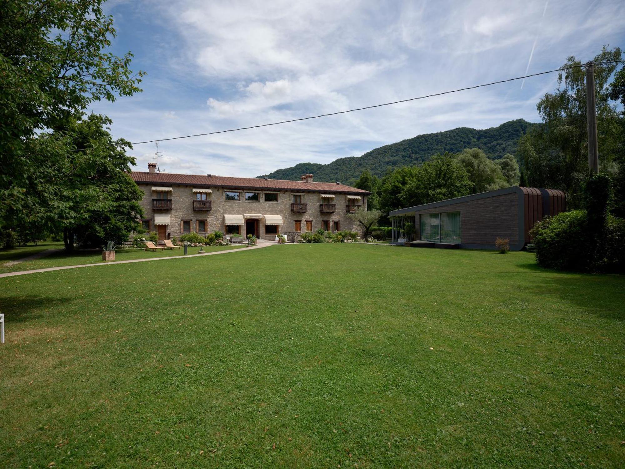 Ai Cadelach Hotel Giulia Revine Lago Екстериор снимка